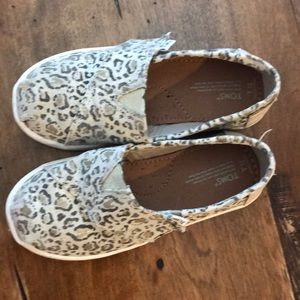 Girls leopard Toms